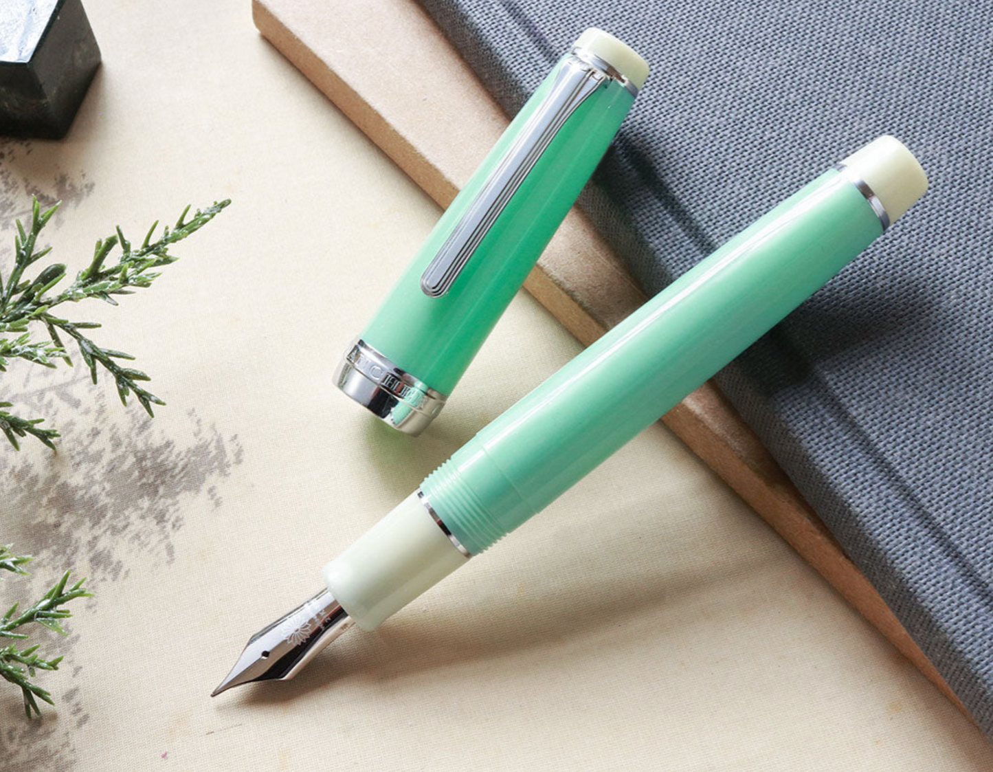 WANCHER × SAILOR Professional Gear Fountain Pen " JADE " 21K Nib