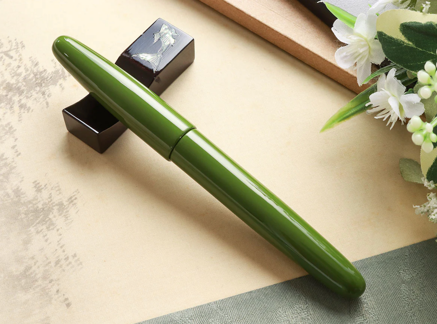 Wancher Dream Fountain Pen | TRUE URUSHI - Uguisu-Iro