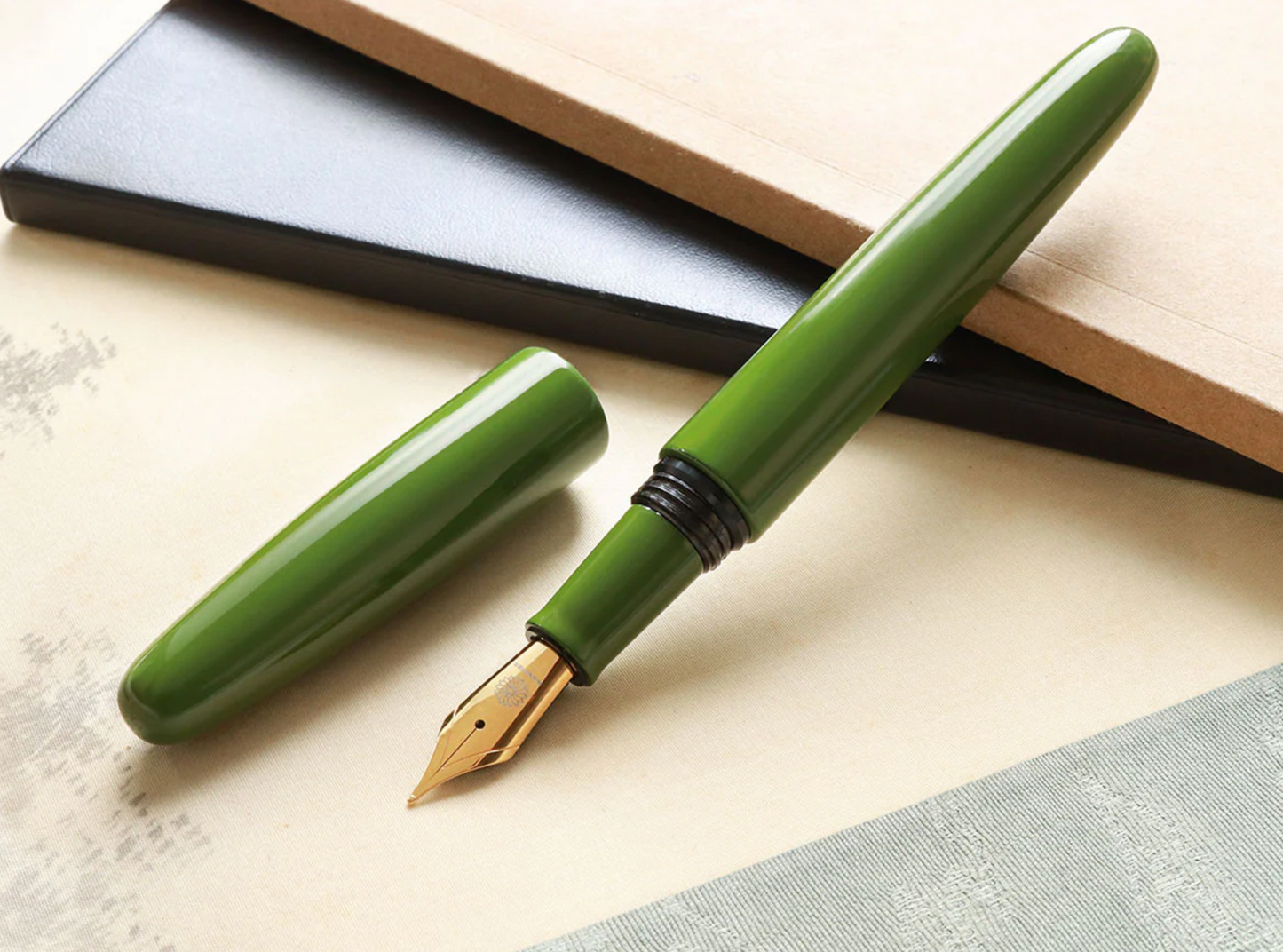 Wancher Dream Fountain Pen | TRUE URUSHI - Uguisu-Iro