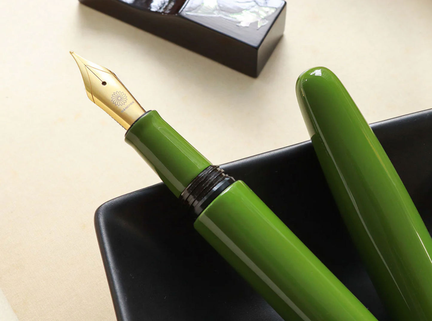 Wancher Dream Fountain Pen | TRUE URUSHI - Uguisu-Iro