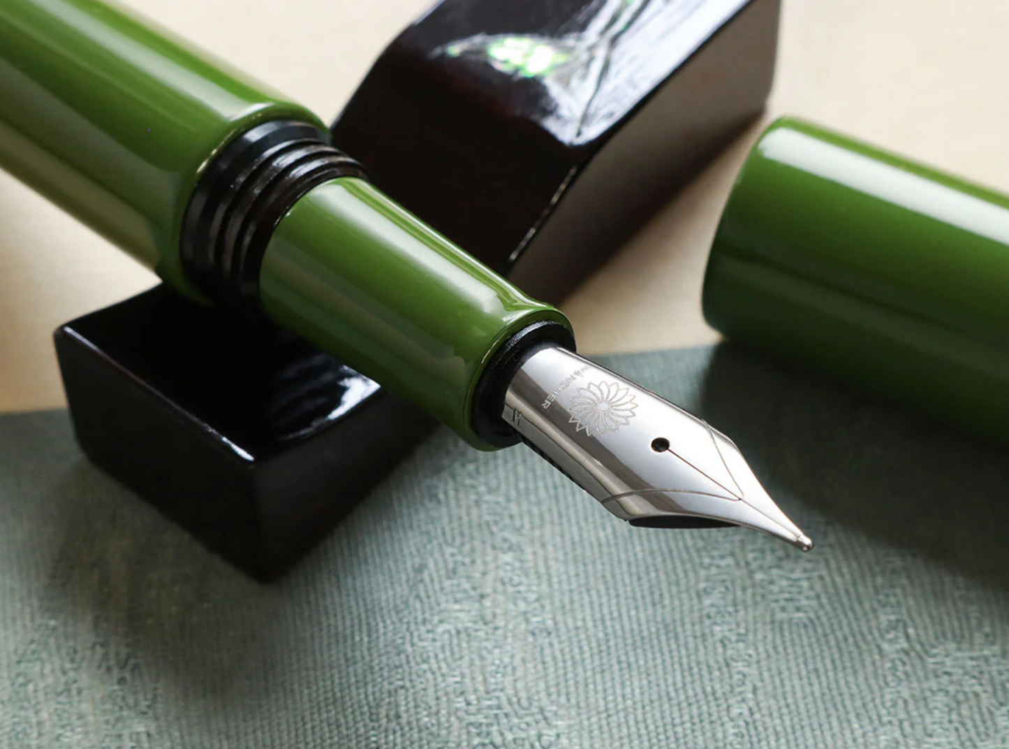 Wancher Dream Fountain Pen | TRUE URUSHI - Uguisu-Iro