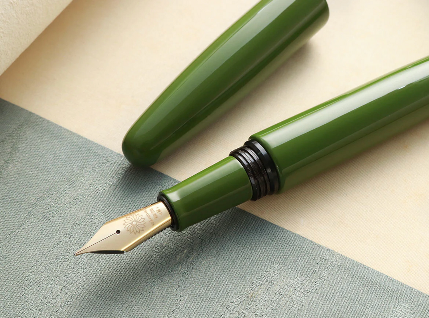 Wancher Dream Fountain Pen | TRUE URUSHI - Uguisu-Iro